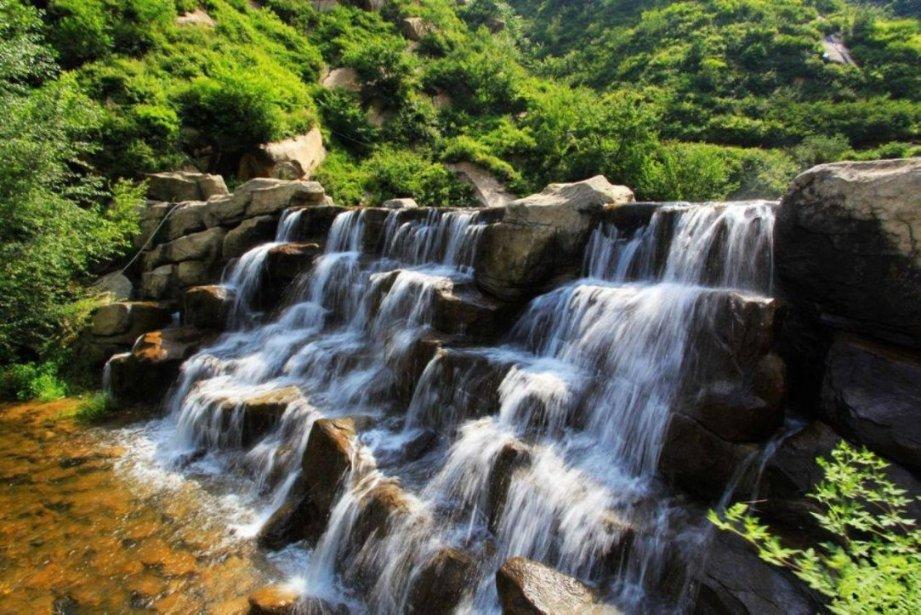 房地产ETF华夏和房地产ETF半日涨幅2.5%，重获资金关注
